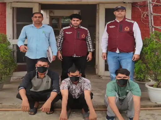 Arson follows shooting at a car outside a house in Faridabad; plot hatched due to old enmity; three accused arrested