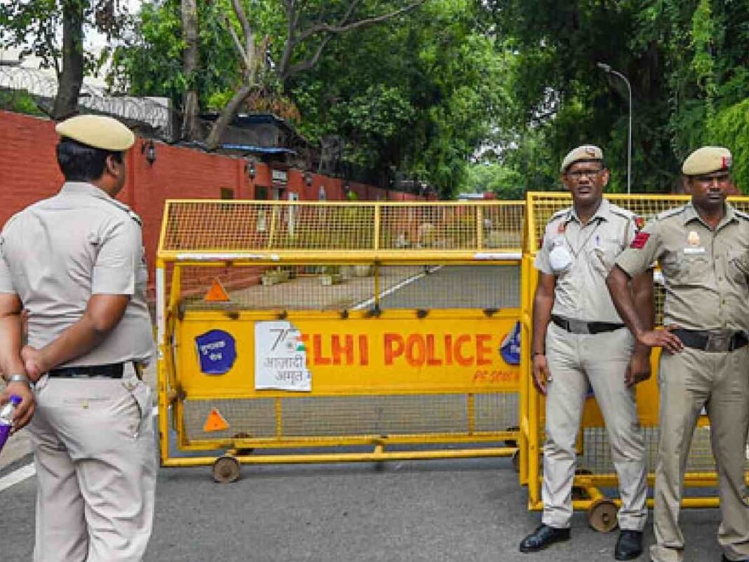 New Delhi: Minor allegedly gang-raped near Kalkaji Temple; one accused arrested after an encounter, two others being sought.