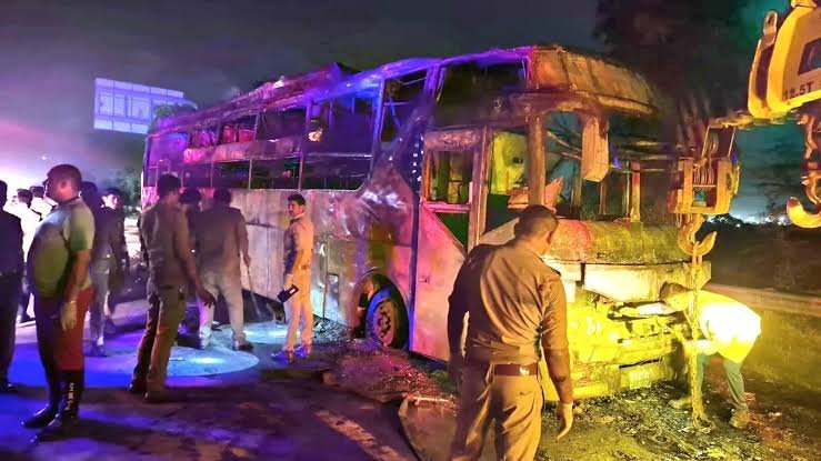 A Deadly Journey on the Yamuna Expressway: Massive Fire Breaks Out in Moving Sleeper Bus