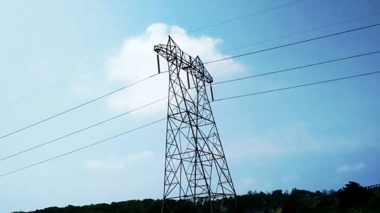 High-tension wire falls like a death trap in Khurja, claiming the life of a 14-year-old student; questions raised over dilapidated power lines.